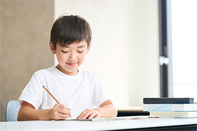 勉強する子ども